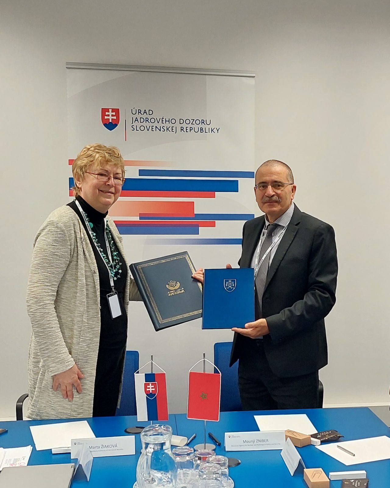 AMSSNuR-et-lAutorite-de-Reglementatio-Nucleaire-de-la-Republique-Slovaque-signent-un-memorandum-dentente-1280x1602.jpg